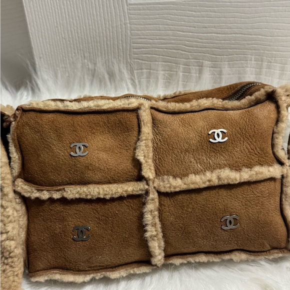 CHANEL - Picture 3 of 13